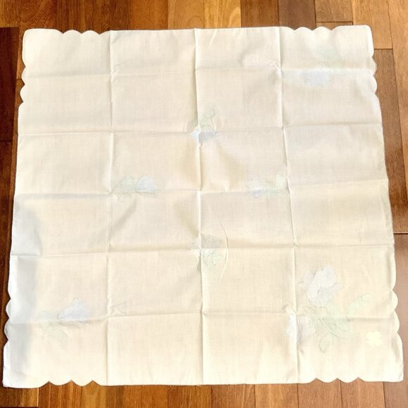 Appliquéd Pansy Flowers Blue On White Square Tablecloth 33.5”x34” Rolled Hem - Picture 7 of 11